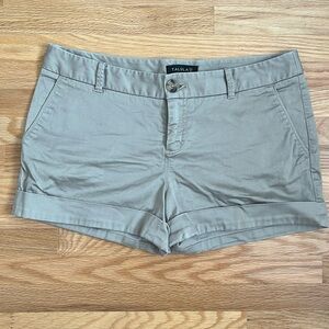 Aritzia taupe coloured shorts. Size 6.